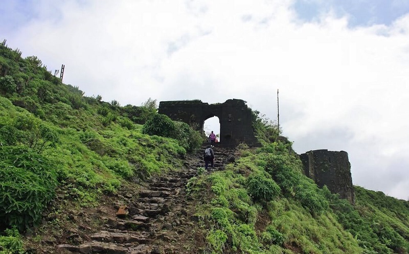 Ro-vi Rohida Fort or Vichitragad Trek