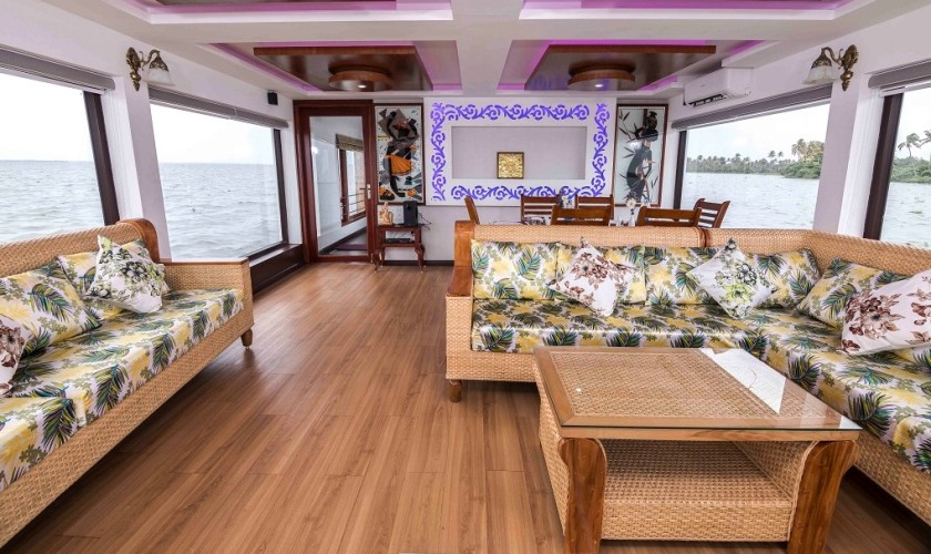 palazhi-boat-lobby Palazhi houseboat lobby