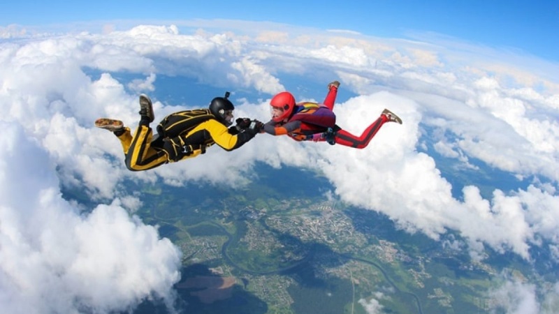 Skydiving in Dhana