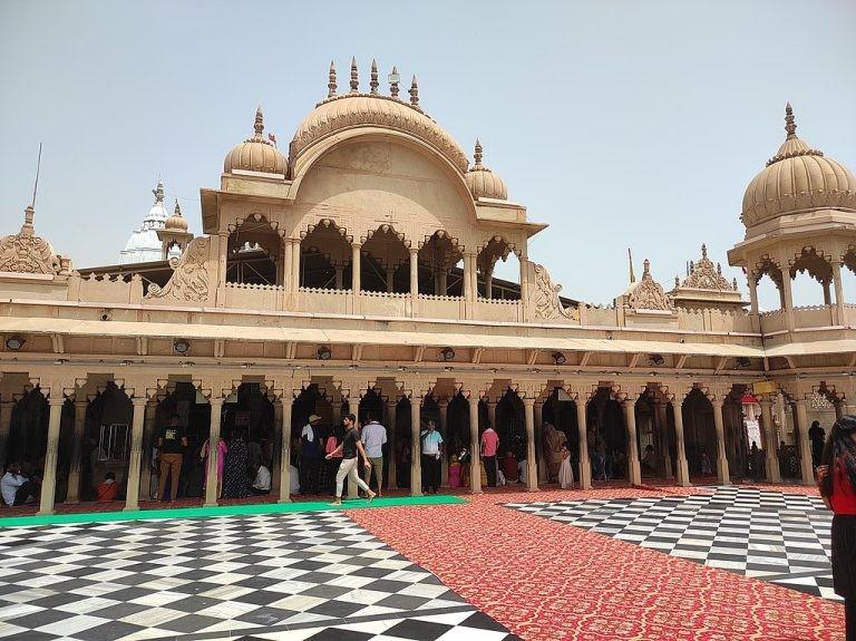  Shri Radha Rani Temple