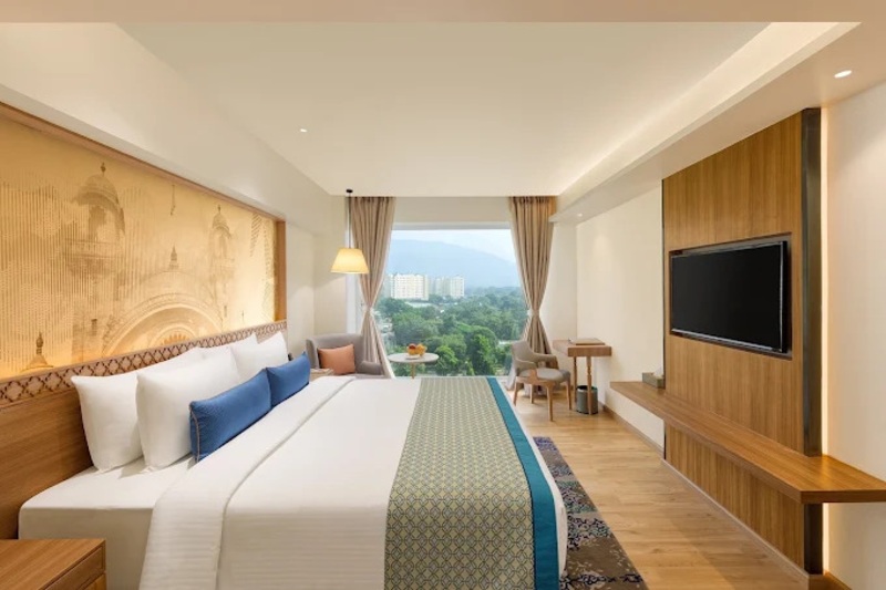 Bellevue-Sarovar-Portico